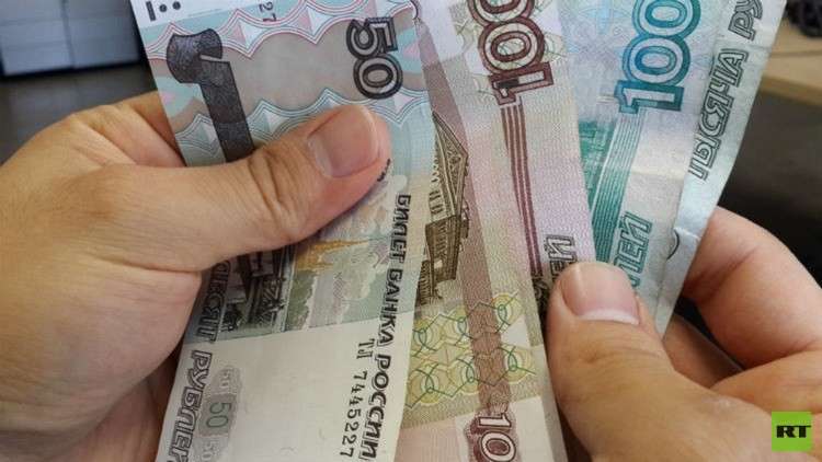 الروبل يصعد أمام الدولار