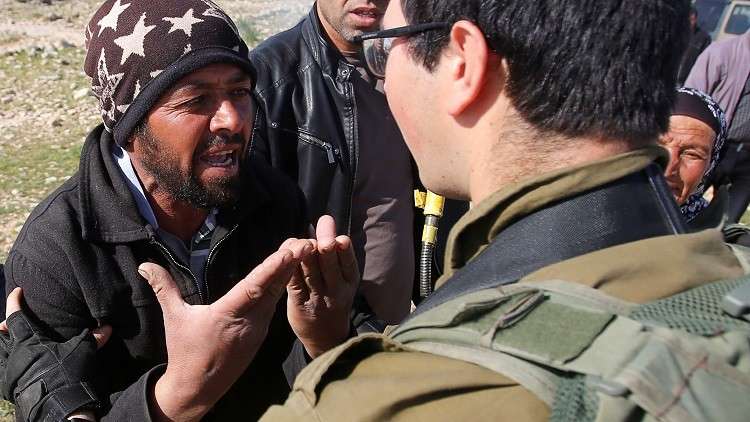 السجن لجنديين إسرائيليين سلبا أموالا من عمال فلسطينيين 