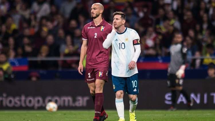 شاهد.. سقوط مفاجئ لميسي ورفاقه أمام فنزويلا