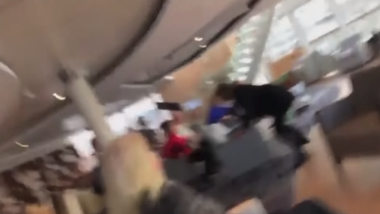 لحظات مرعبة من داخل السفينة النرويجية بعد توقف محركاتها