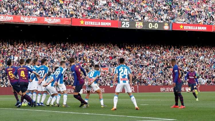 برشلونة يكسب 
