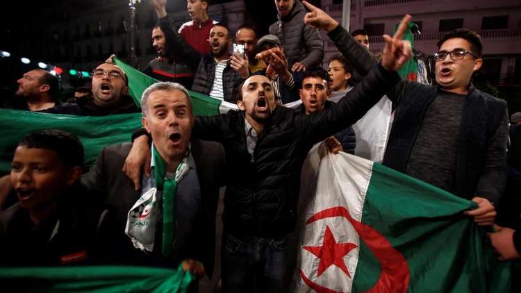 "لوباريزيان": ماذا بعد استقالة بوتفليقة؟