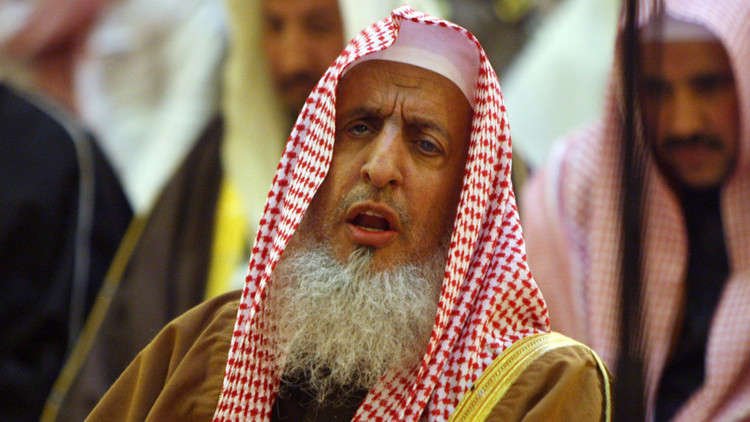 مفتي السعودية يحذر من أموال "الديات"