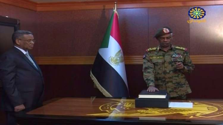 السودان.. عوض بن عوف يؤدي اليمين رئيسا للمجلس العسكري الانتقالي