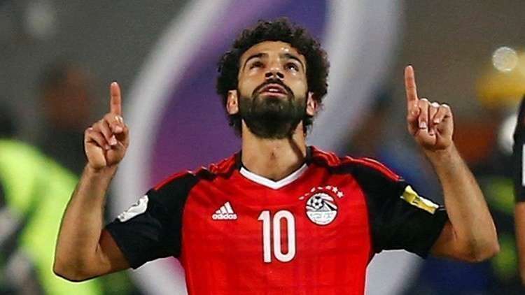 الإنجليز ينتصرون للفرعون صلاح ضد الهتافات العنصرية (فيديو) 
