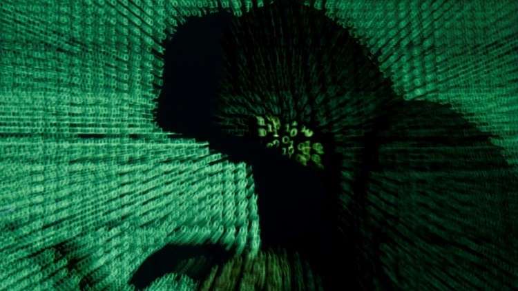 جماعة هاكرز تقرصن بيانات آلاف عملاء FBI