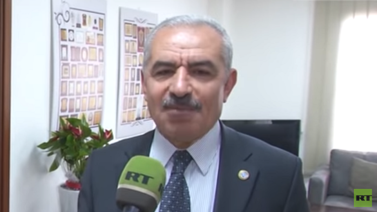 الحكومة الفلسطينية الجديدة برئاسة محمد إشتية تؤدي اليمين أمام عباس