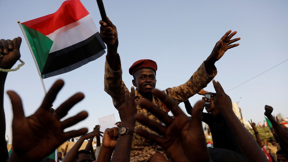 السودان: النظام مات، يعيش النظام