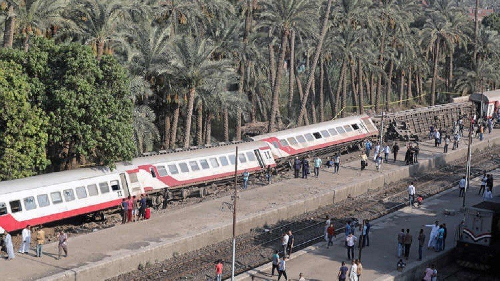 مصر.. انحراف قطار عن مساره ووقوع عشرات الإصابات