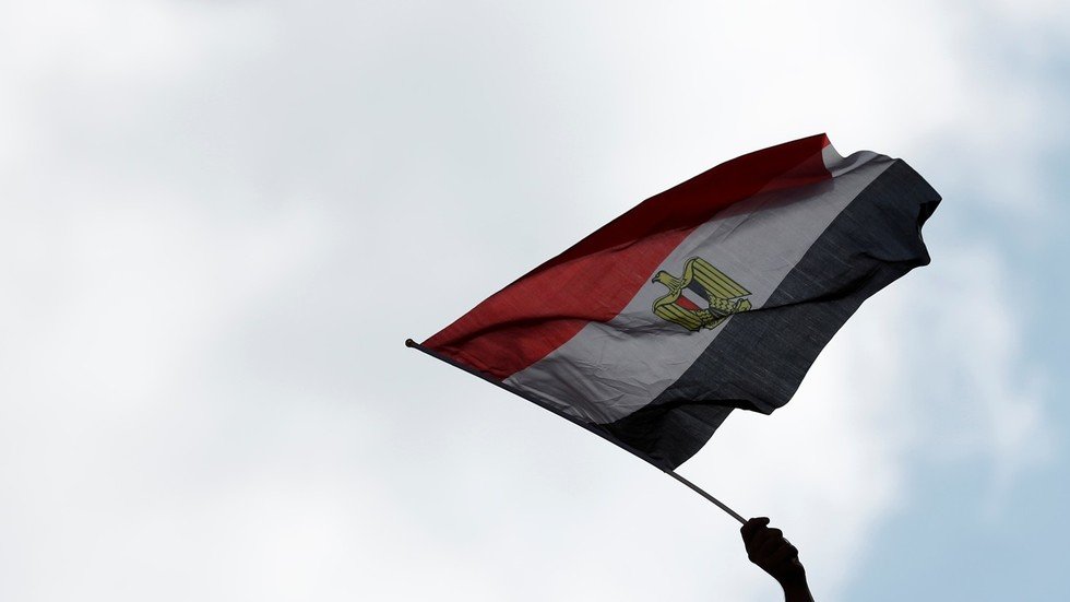 الرموز الدينية المصرية تدلي بأصواتها في استفتاء التعديلات الدستورية (بالصور)