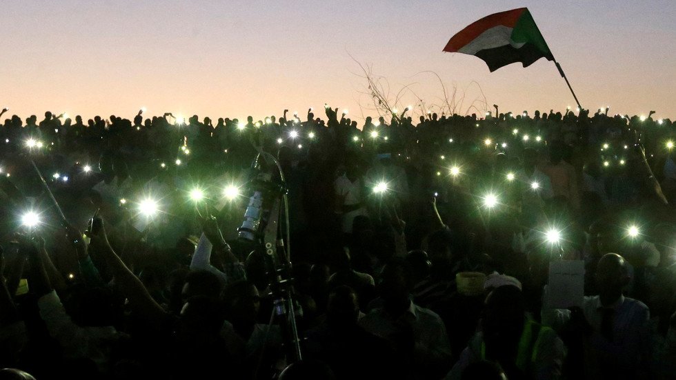 قادة المحتجين في السودان: سنعلن تشكيلة هيئة سلطة مدنية خلال أيام ولن نقبل تمديد حكم العسكر