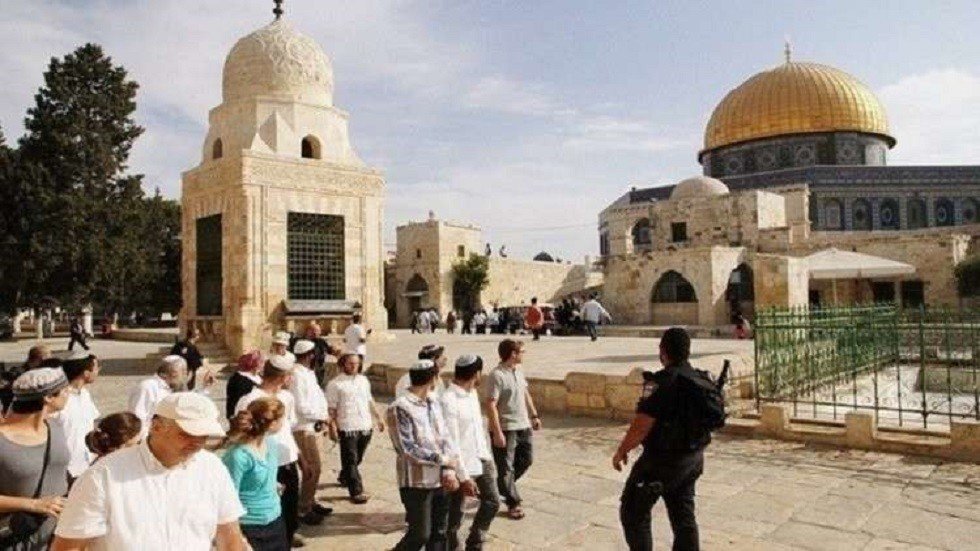 أكثر من 400 مستوطن يقتحمون المسجد الأقصى