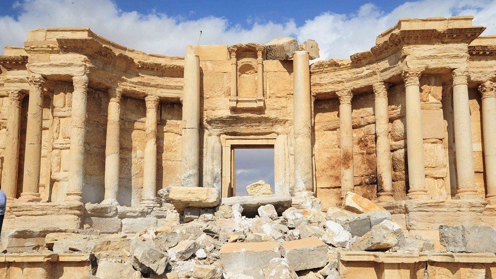 مغترب سوري يشتري قطعتين أثريتين من مزاد في إيطاليا .. ويهديهما لبلاده