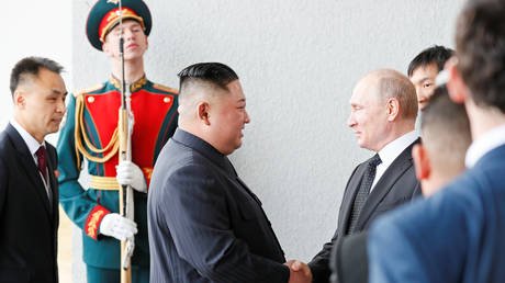 بوتين وكيم في أول لقاء