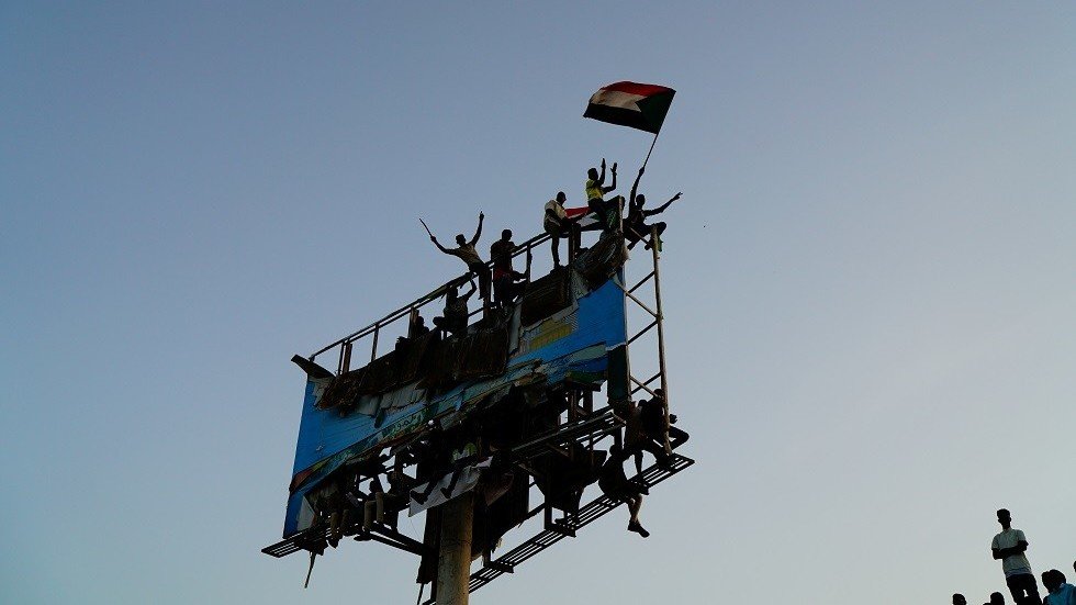 السودان.. لجنة الوساطة تقترح مجلسين سيادي يغلب عليه المدنيون وأمني يغلب عليه العسكريون 