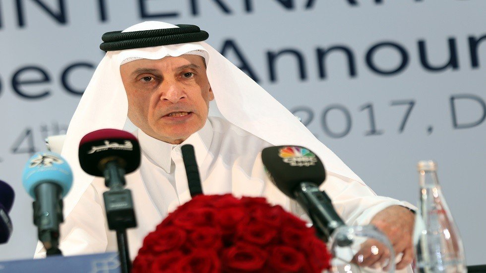انتقادات لاذعة لرئيس الطيران القطري بعد وصفه المصريين بـ"الأعداء" 