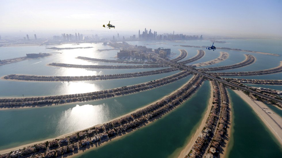 الإمارات تفرج عن زورق عسكري قطري دخل مياهها الإقليمية