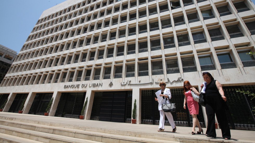 موظفو مصرف لبنان يعلقون إضرابهم حتى الجمعة