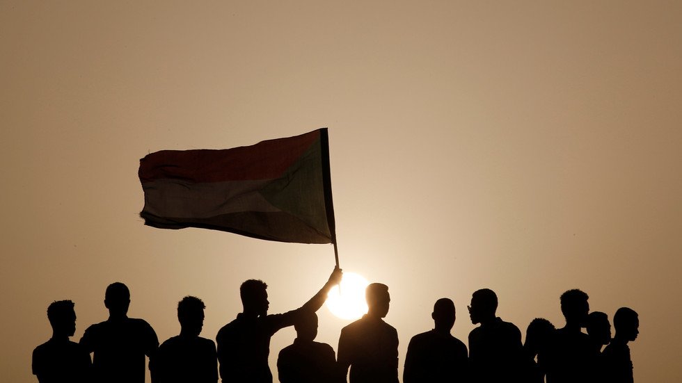 قوى التغيير في السودان تتهم المجلس العسكري بالمماطلة 