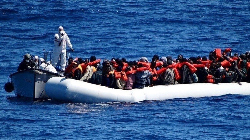 إيطاليا تصادر قارب منظمة خيرية بعد إنقاذه مهاجرين من البحر