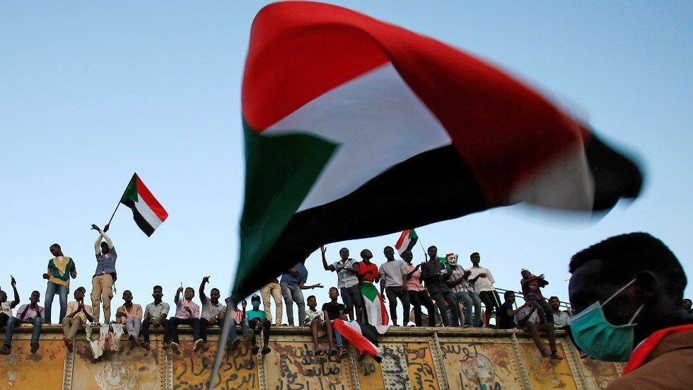 استئناف الحوار بين العسكريين وقادة الاحتجاجات في السودان 