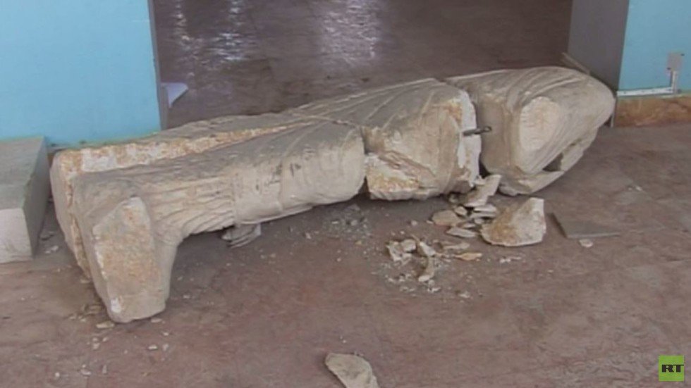 مسلحون ينهبون آثار متحف المضيق بحماة