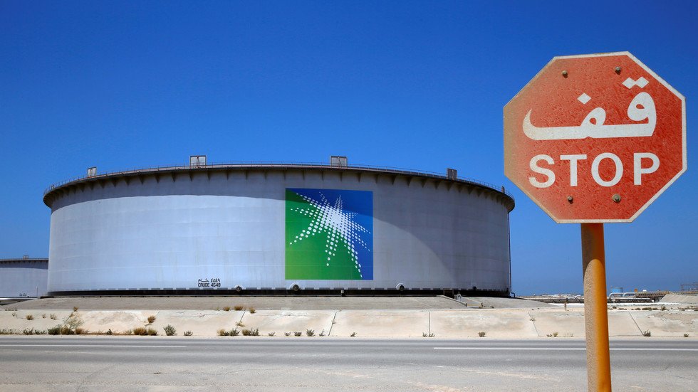 السعودية تستأنف ضخ النفط عبر خط أنابيب بعد هجوم حوثي