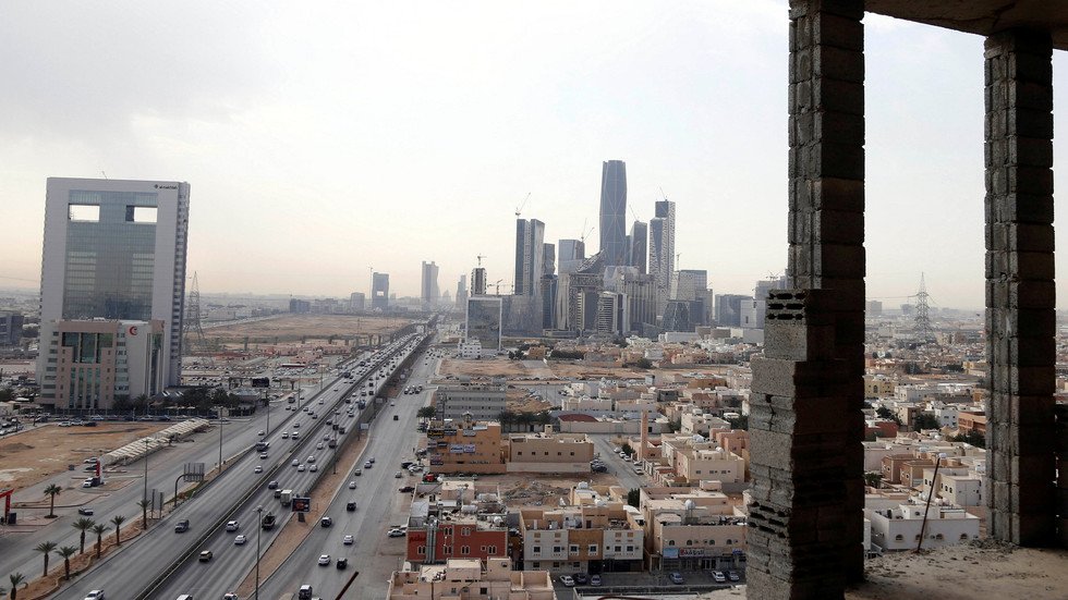 خارجية الفلبين تصدر توضيحا بخصوص حادثة تقييد خادمة في السعودية (صور)