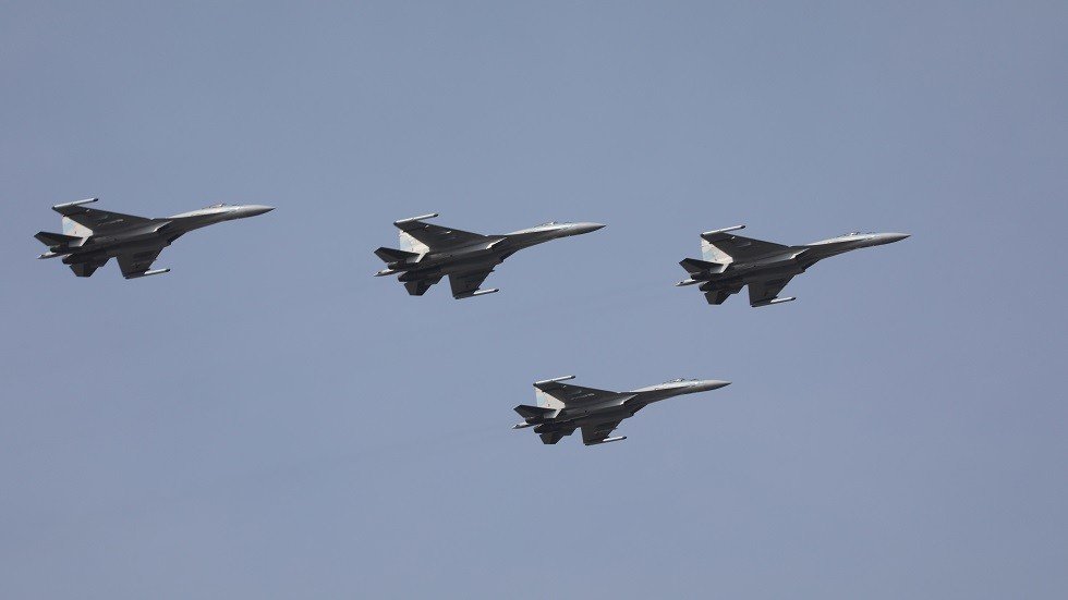 مقارنة بين "قاتل الرادارات" لطائرات F-35C و Su-35C