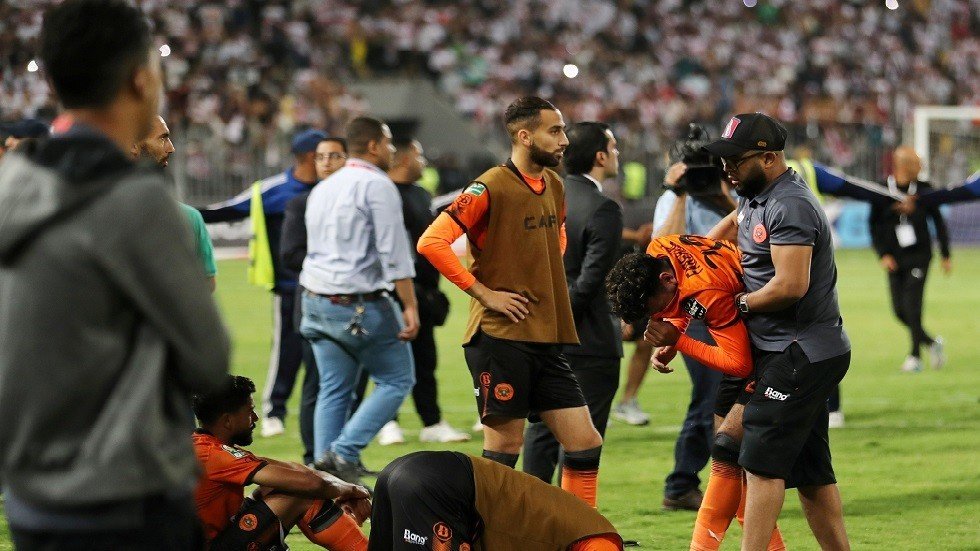 لماذا لم يطرد حارس الزمالك أثناء ركلات الترجيح في مباراة نهضة بركان؟ (فيديو)