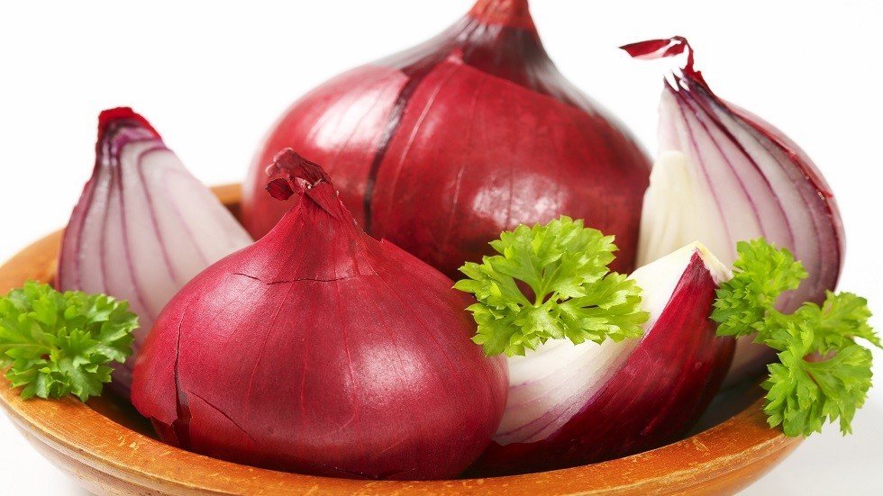  البصل الأحمر يتحدى سرطان أورام الأمعاء