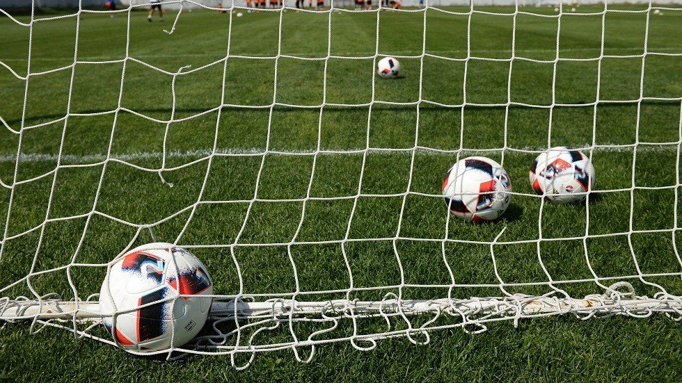 إيقاف لاعب تصرف بشكل غير لائق مع "فتاة" خلال إدارتها مباراة