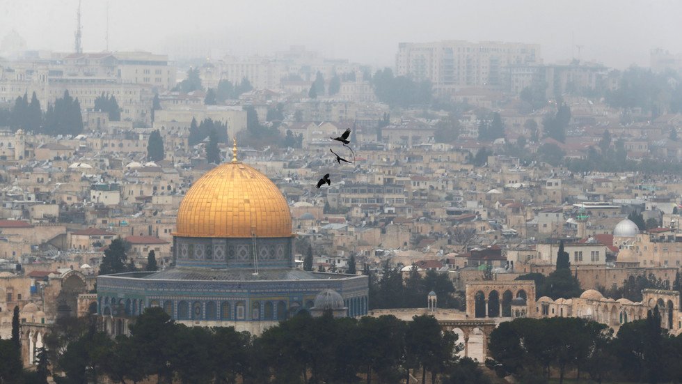 التعاون الإسلامي تدعو لفرض عقوبات على الدول التي نقلت سفاراتها إلى القدس
