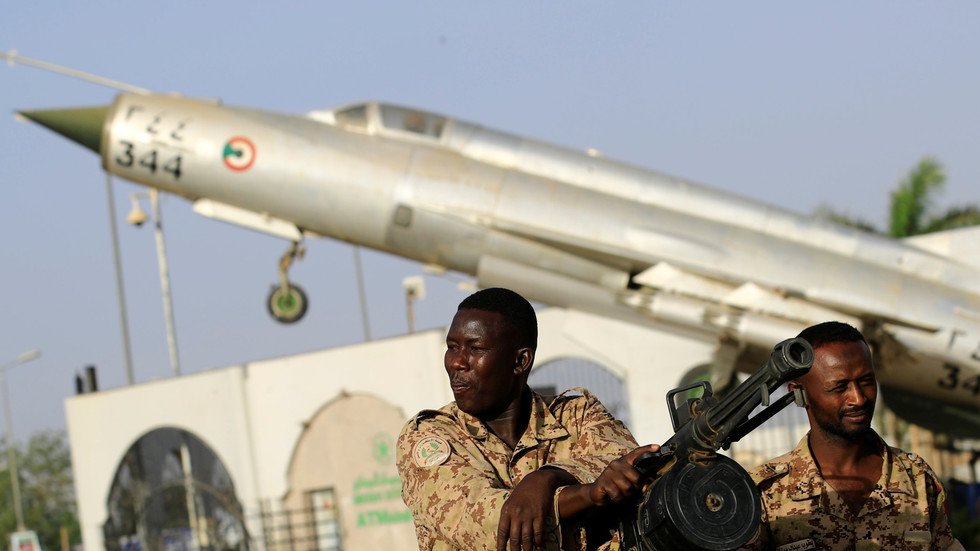 جنبلاط يتخوف من انتقال عدوى السودان إلى لبنان!