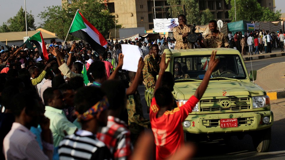 ارتفاع عدد ضحايا عملية فض الاعتصام في الخرطوم إلى 60 قتيلا 