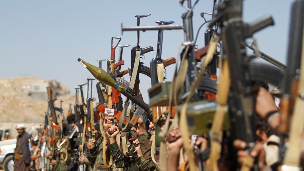 الحوثيون يعلنون سيطرتهم على أكثر من 20 موقعا عسكريا جنوبي السعودية