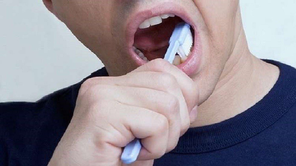 كيف ترتبط أمراض اللثة بألزهايمر؟
