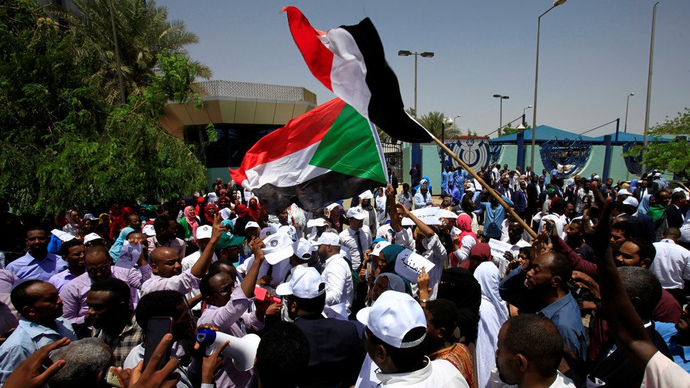رويترز: الأمن السوداني يعتقل قياديا في "قوى الحرية والتغيير" بعد لقائه رئيس الوزراء الإثيوبي