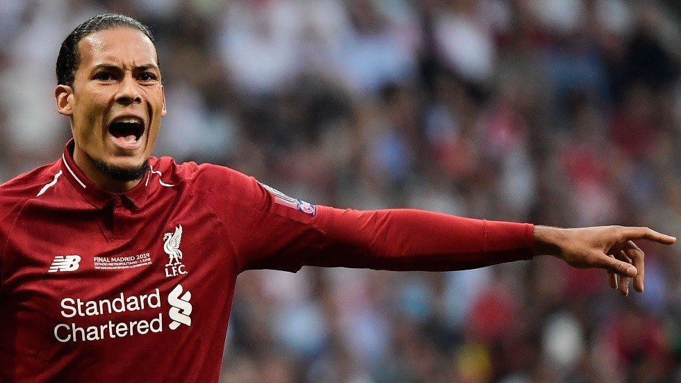 لاعب واحد راوغ فان دايك هذا الموسم.. من هو؟