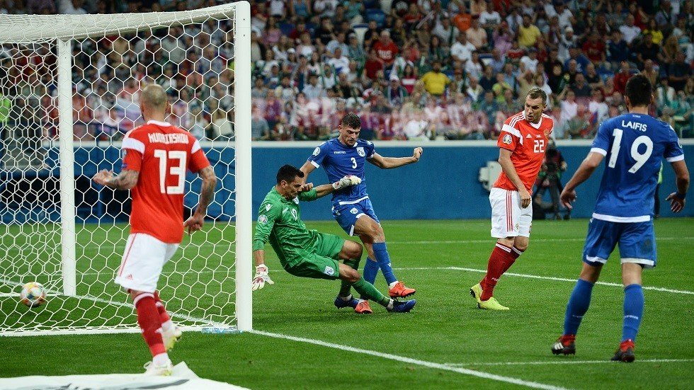 روسيا تجتاز قبرص بشق الأنفس (فيديو)