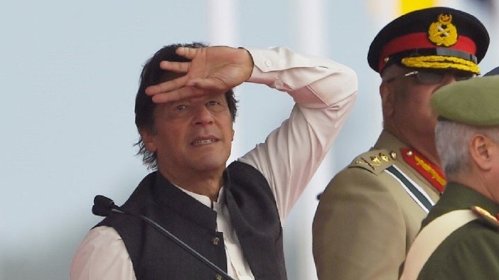 عمران خان: عين باكستان على الأسلحة الروسية