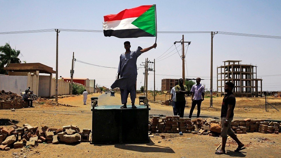 السودان.. اعتقال ضباط على صلة بفض الاعتصام في الخرطوم