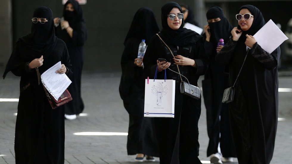 السعودية توفر وظائف نسائية في سلك الأمن