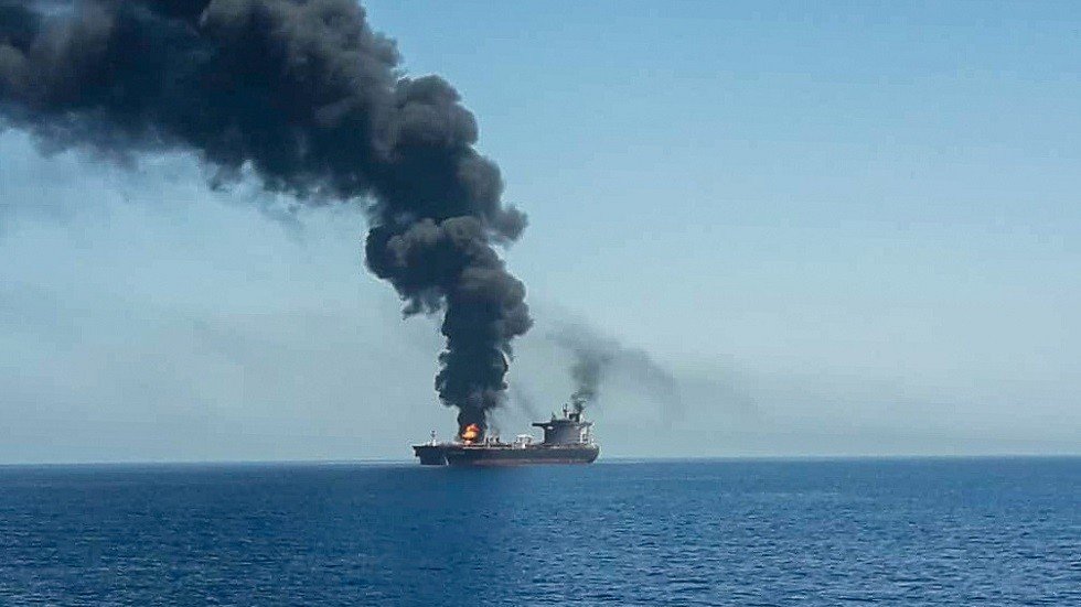 مسؤول أمريكي: زوارق إيرانية تمنع سحب ناقلة النفط النرويجية "فرونت ألتير" في خليج عمان
