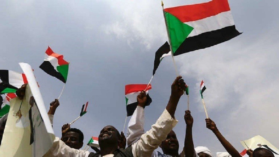 السودان.. المجلس العسكري يقيل النائب العام ويعين بديلا له