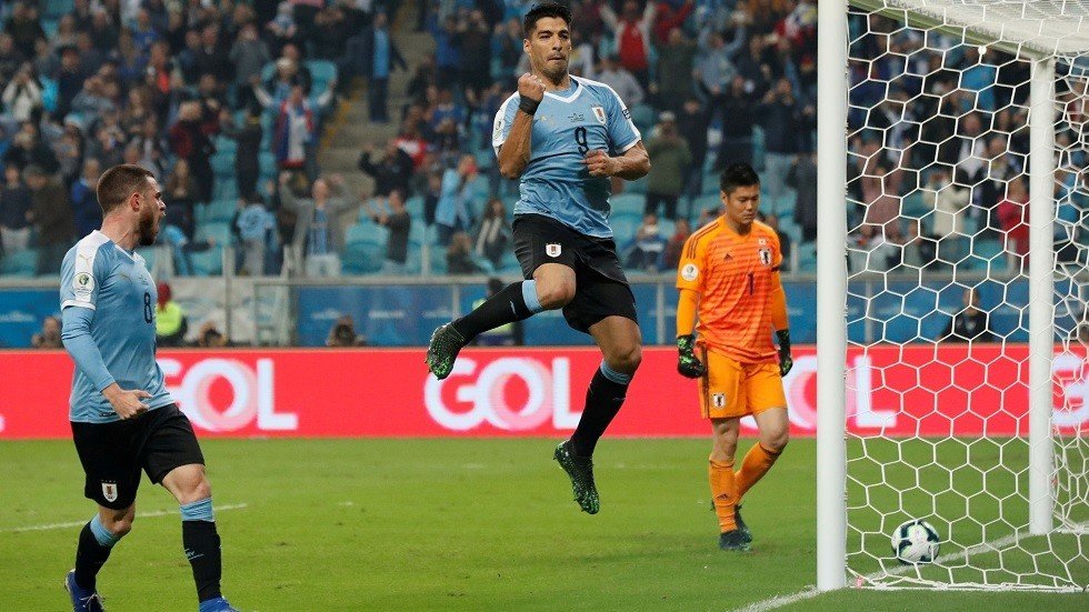 شاهد.. الأوروغواي تنجو من هزيمة أمام اليابان بمساعدة مثيرة للجدل من حكم الفيديو
