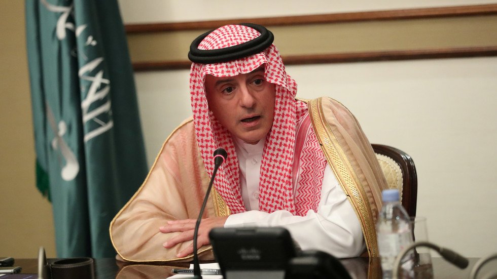 شاهد بالفيديو.. الجبير يستمع لآخر كلمات خاشقجي داخل القنصلية