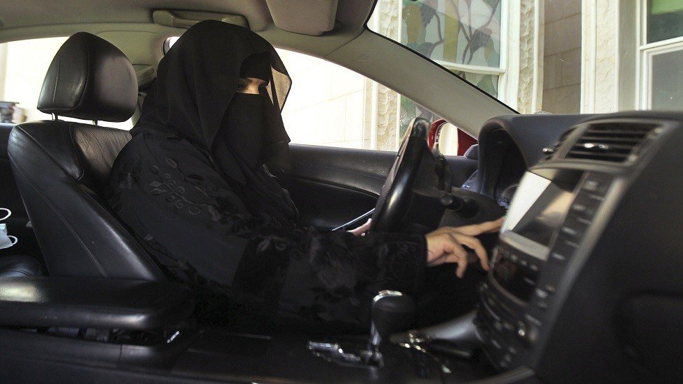 السعودية تفتتح أول نادي سيارات للسيدات في جدة