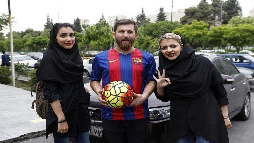 "ميسي الإيراني" ينفي استغلال 20 فتاة جنسيا! (فيديو)