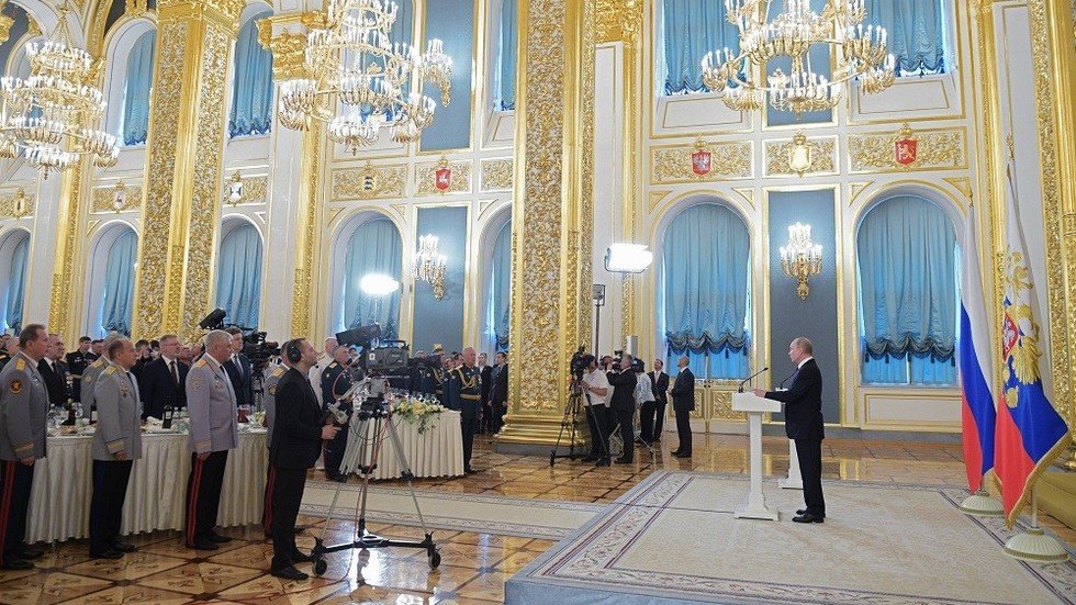 بوتين: القوات الروسية ستحصل على صواريخ 